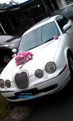 Mobil pengantin Jaguar S Type putih untuk pernikahan di Bogor